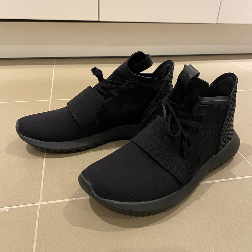 adidas Black womens tubular Sneakers